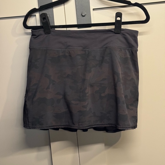 RARE Lululemon Run: Pace Setter Skort size 6 in Savasana Camo - Picture 4 of 7
